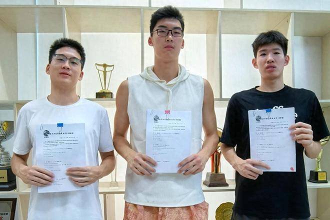 转折点！山东男篮完成体检；中超冲刺阶段攻防权衡；球迷炸锅；球探报告显示潜力的简单介绍