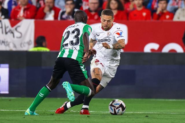 包含清晨里昂备战NBA总决赛法兰克福围绕西甲伤情更新，集结日广厦男篮调整名单以备欧联都惊呆了的词条